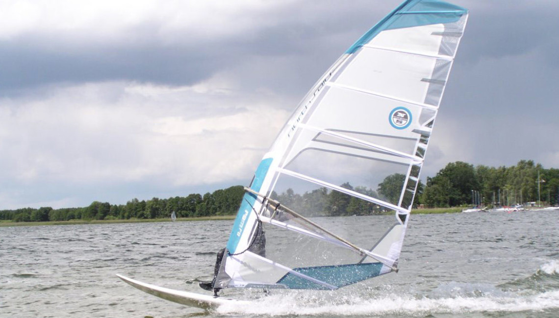 windsurfing